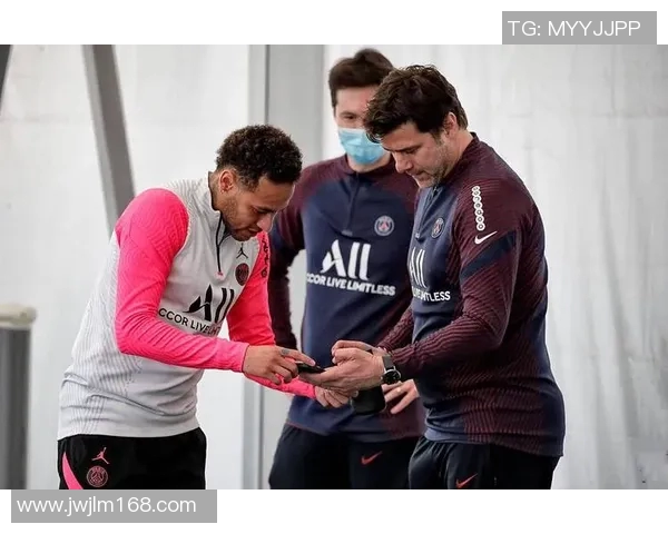 厦门二中足球队邀请外国球星助力提升校园足球水平与国际化交流